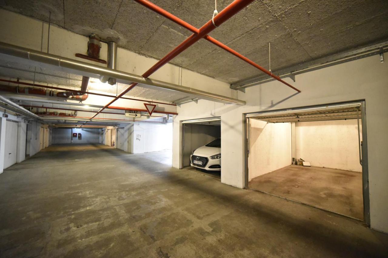 Block Apartment Park With Private Garage Parking Zagreb Luaran gambar