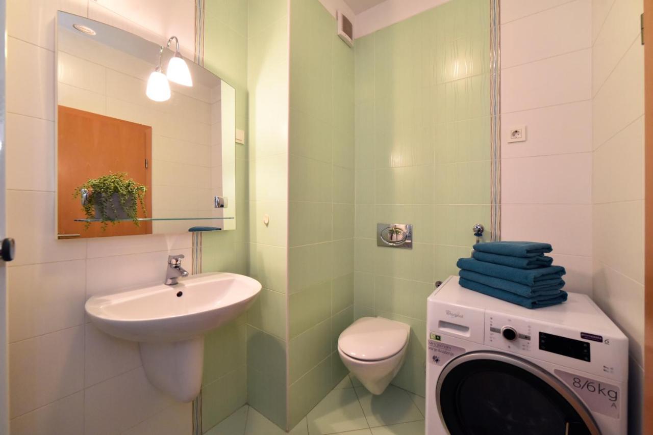 Block Apartment Park With Private Garage Parking Zagreb Luaran gambar