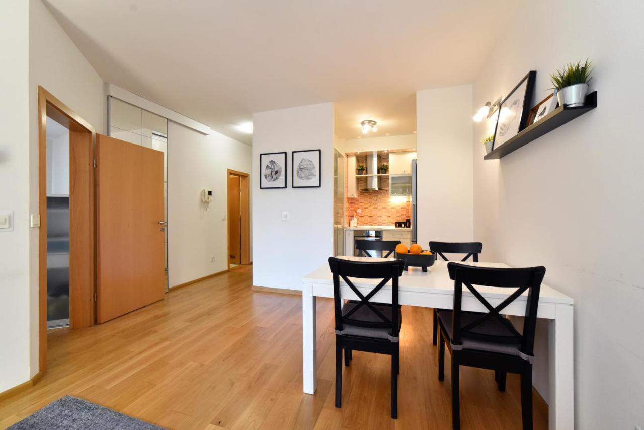 Block Apartment Park With Private Garage Parking Zagreb Luaran gambar