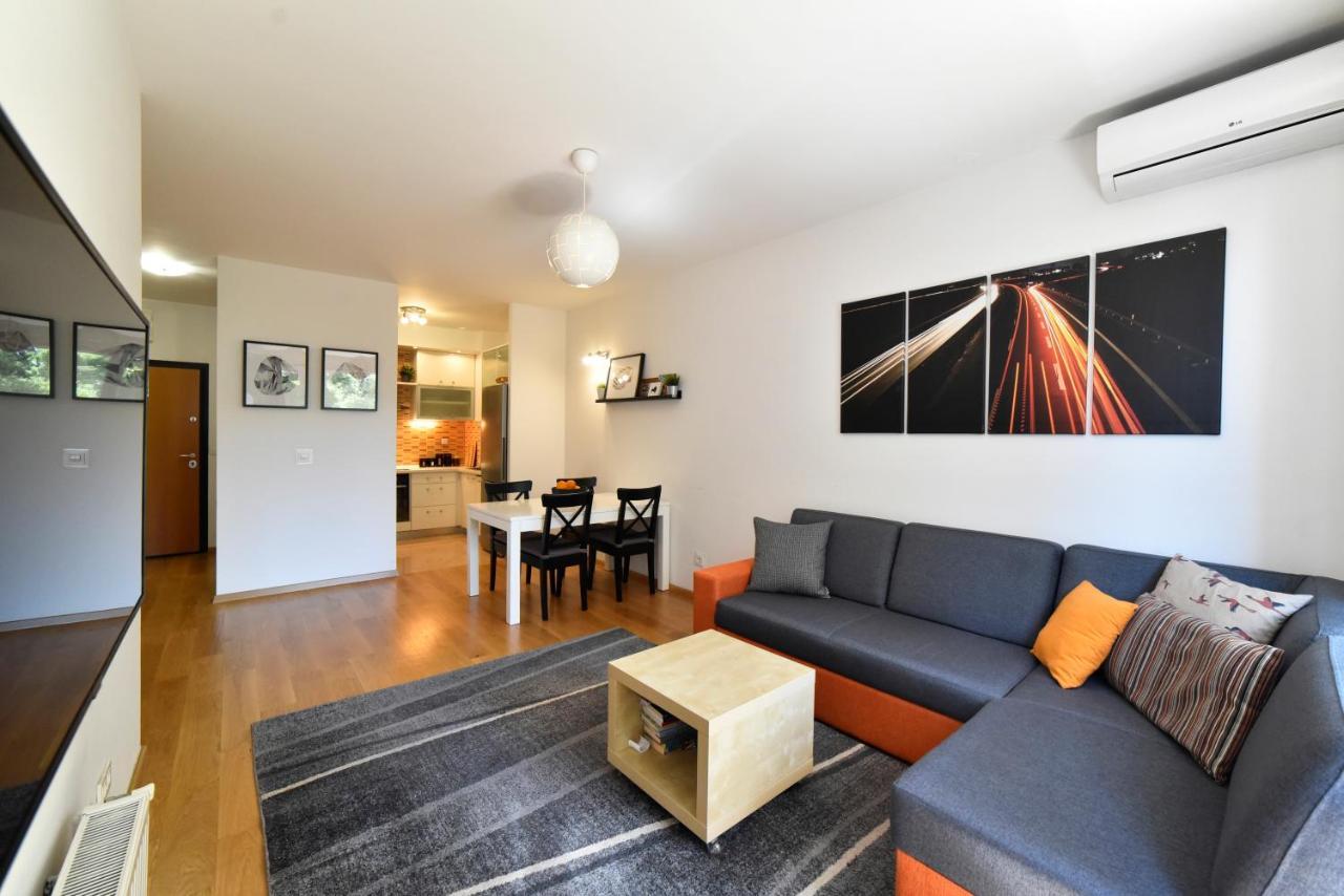 Block Apartment Park With Private Garage Parking Zagreb Luaran gambar