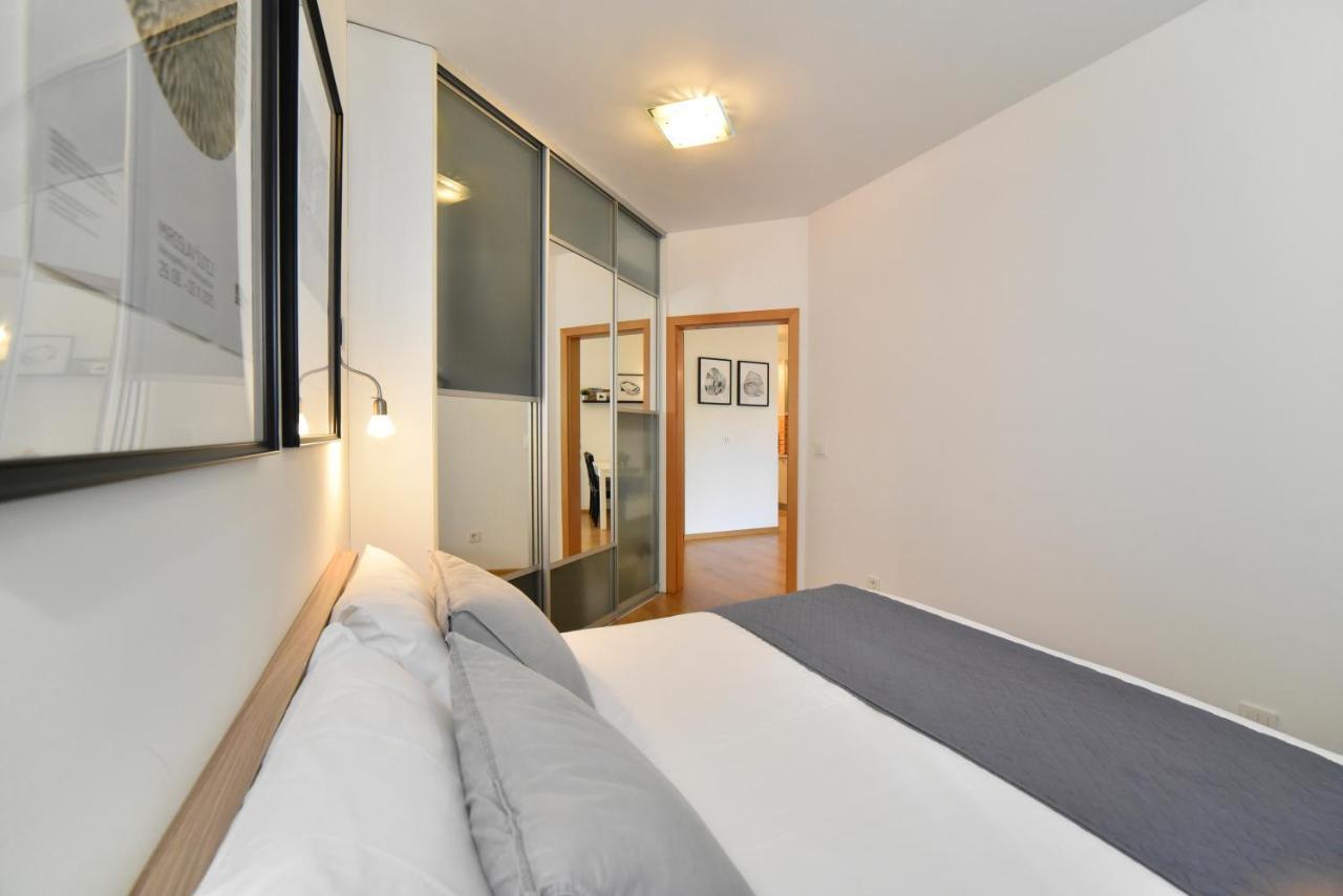 Block Apartment Park With Private Garage Parking Zagreb Luaran gambar